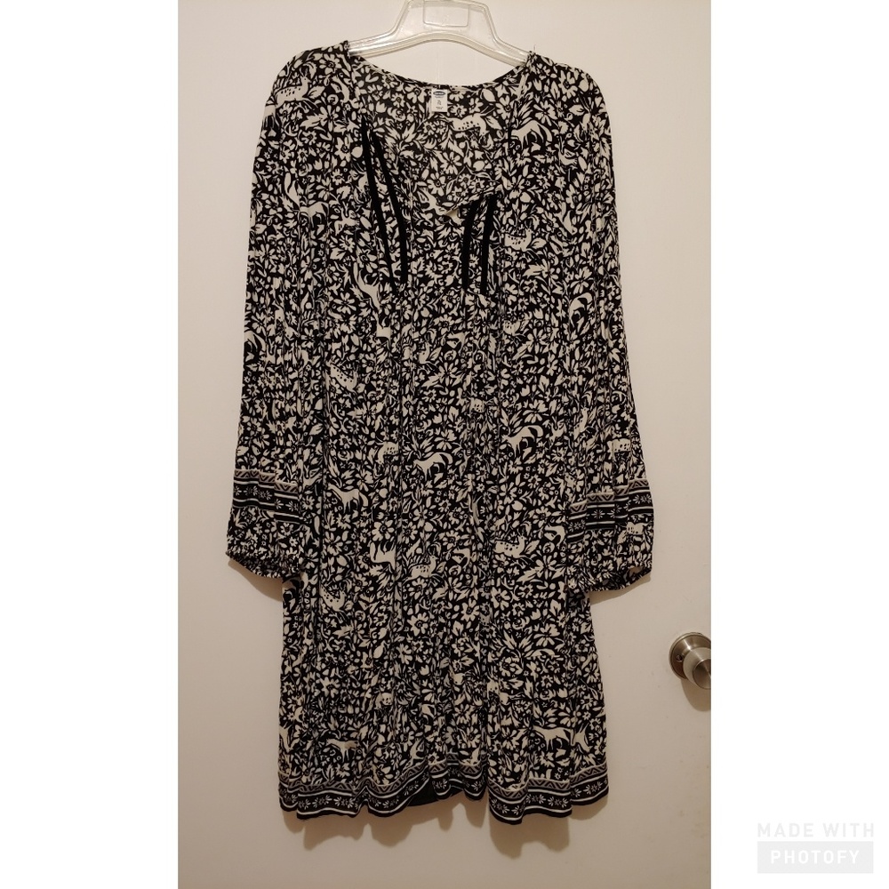 Old Navy Black/White Swing Dress